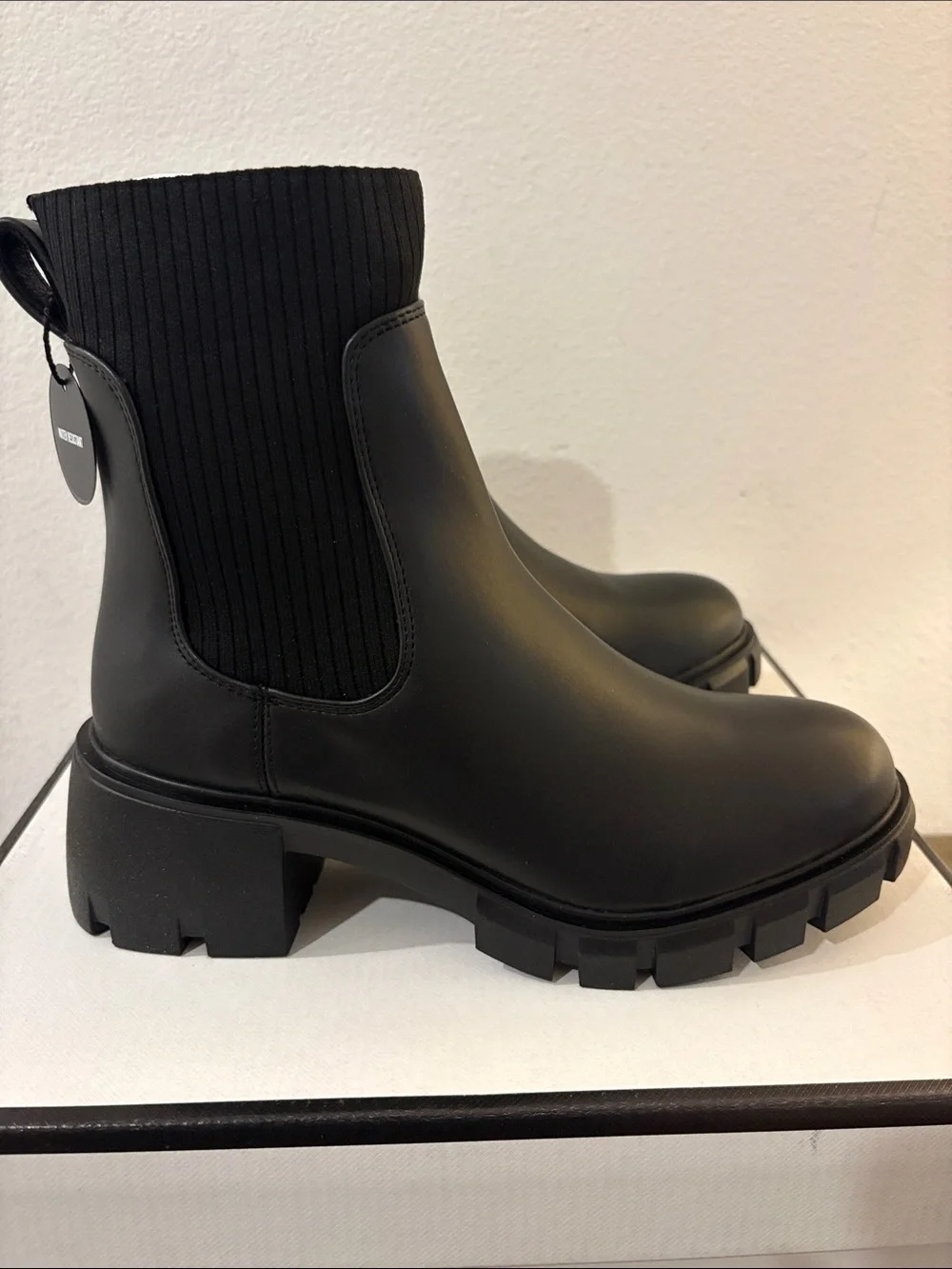 NIB [Steve Madden] Hutch H20 Water Resistant Lug Ankle Boots Black Women’s 7.0
